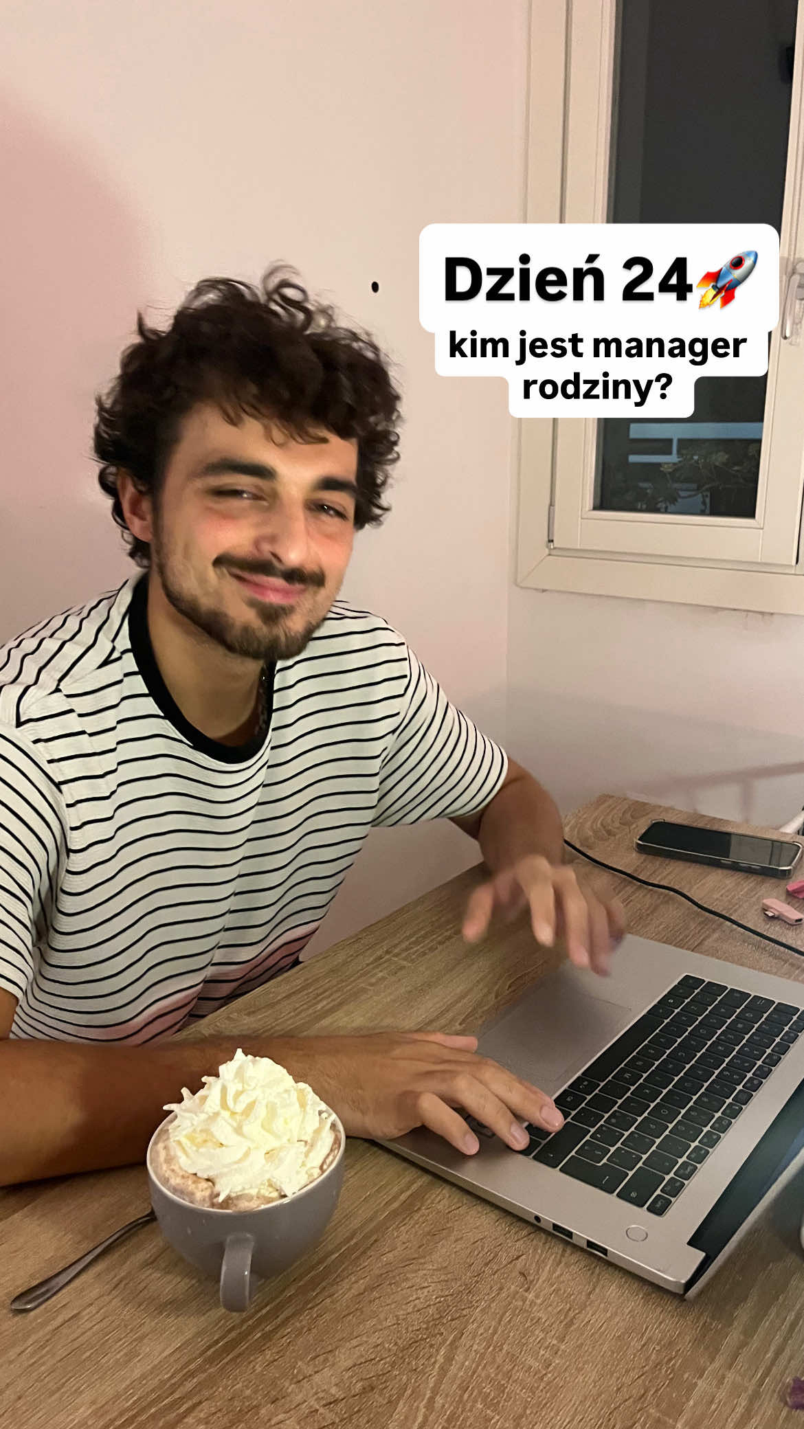 Dzień 24 🚀 Waiting list jest już zapełniona w 70%! Mega się cieszymy!! Pamiętajcie, że ilość miejsc jest ograniczona!!  Obejrzyj filmik do końca i sprawdź, kim jest manager rodziny 🤔 Napisz 'LISTA' w komentarzu, a wyślę Ci link do waiting list! #dc #dlaciebie #babcia #dziadek #rodzina 