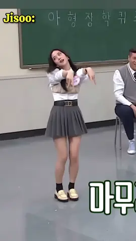 Jisoo & Rosé Tried Lisa’s iconic crab dance 💃 #blackpink #jisoo #rosé #lisa #jennie #foryou #blink 