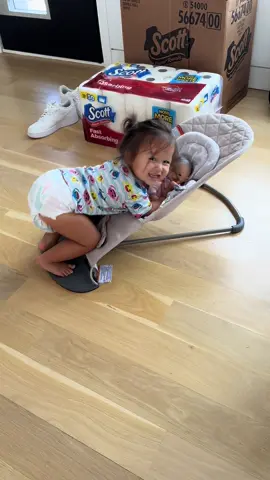 Me hiding my 2 week old from her like 🫠🫠🫠🫠🫠 
