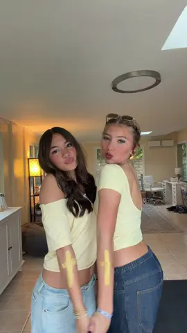 Spam the comments with 💛💛💛 @Nayeli ✝️ @ROCK SQUAD  #jesuslovesyou #blowthisup #trending #fypシ #loveyou 