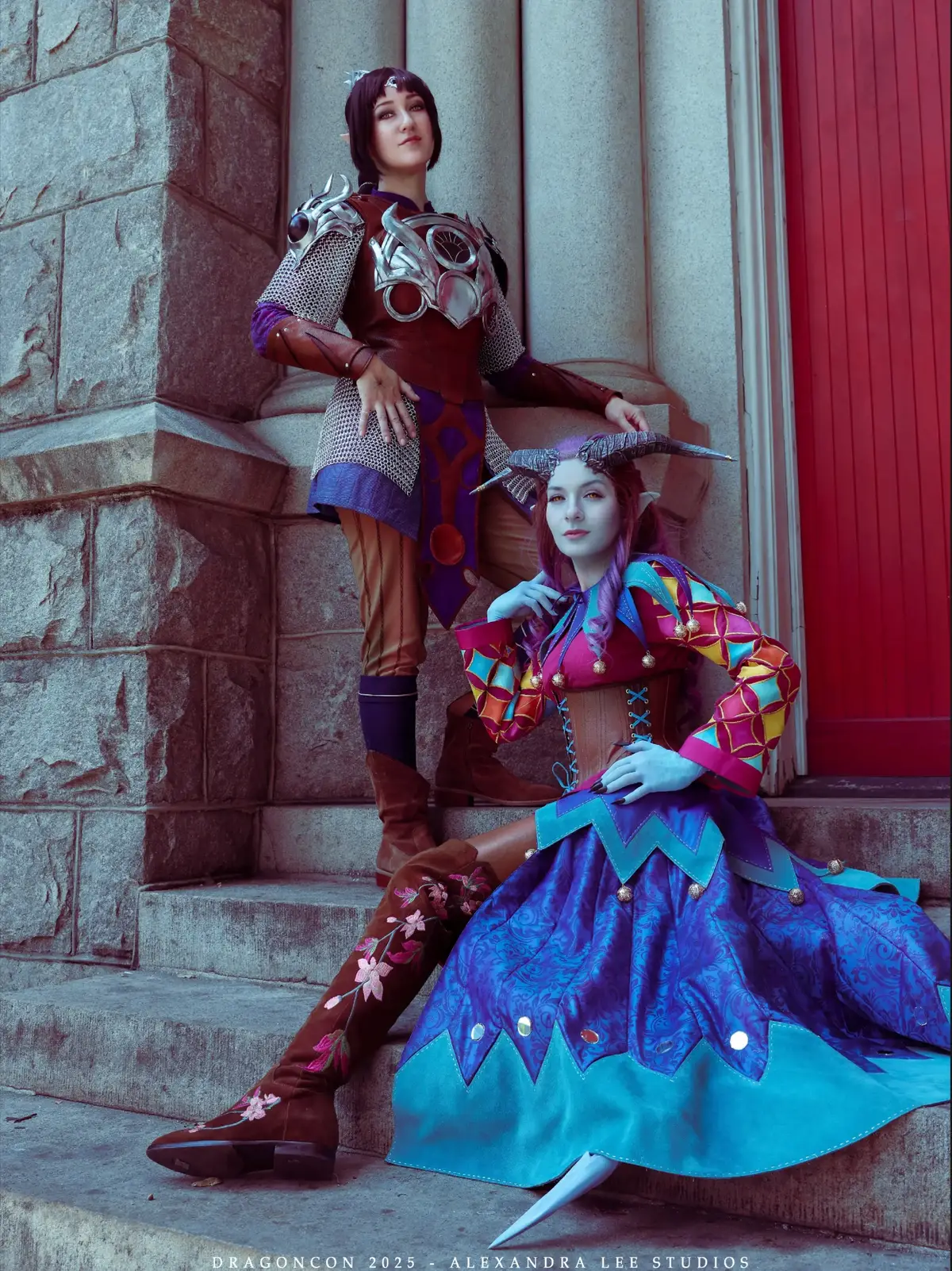 Had the wonderful opportunity during #DragconCon 2025 to do a quick photoshoot as Alfira with stunningly fearless  @Michelle as Shadowheart.  💪🗡️🎶 I unfortunately didn't get my cosplay 100% finished in time (was still sewing the morning of 🙈) , and had some horn mounting problems - never the less I think we look freaking badass!! These amazing photos are by Alexander Lee Studios  #BG3 #bauldersgate3  #cosplay #Alfira