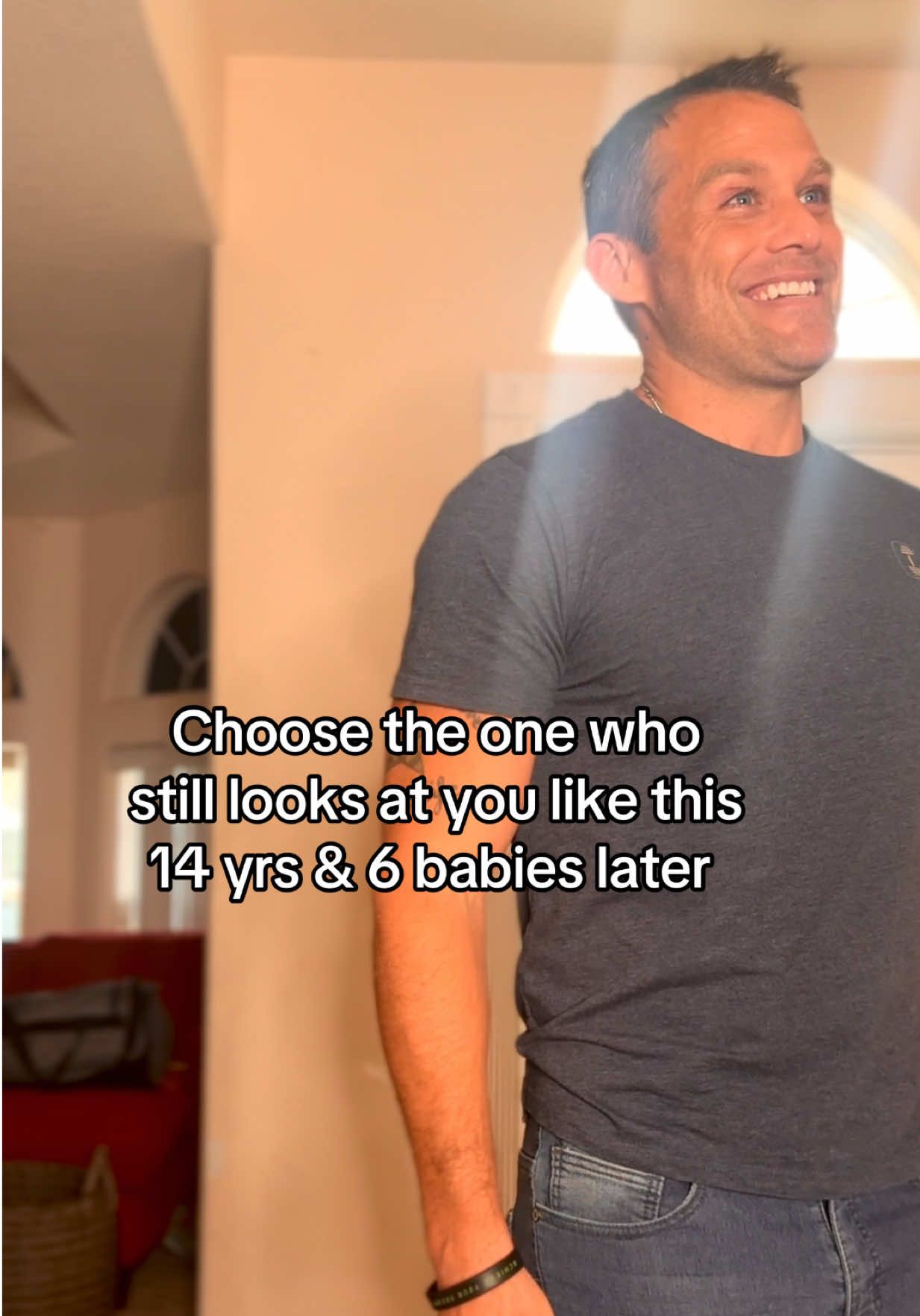 The way this man knows how to show his love for me is everything I ever wanted ❤️ Makeup by @thebougiemommyof5 #couple #husband #reaction 