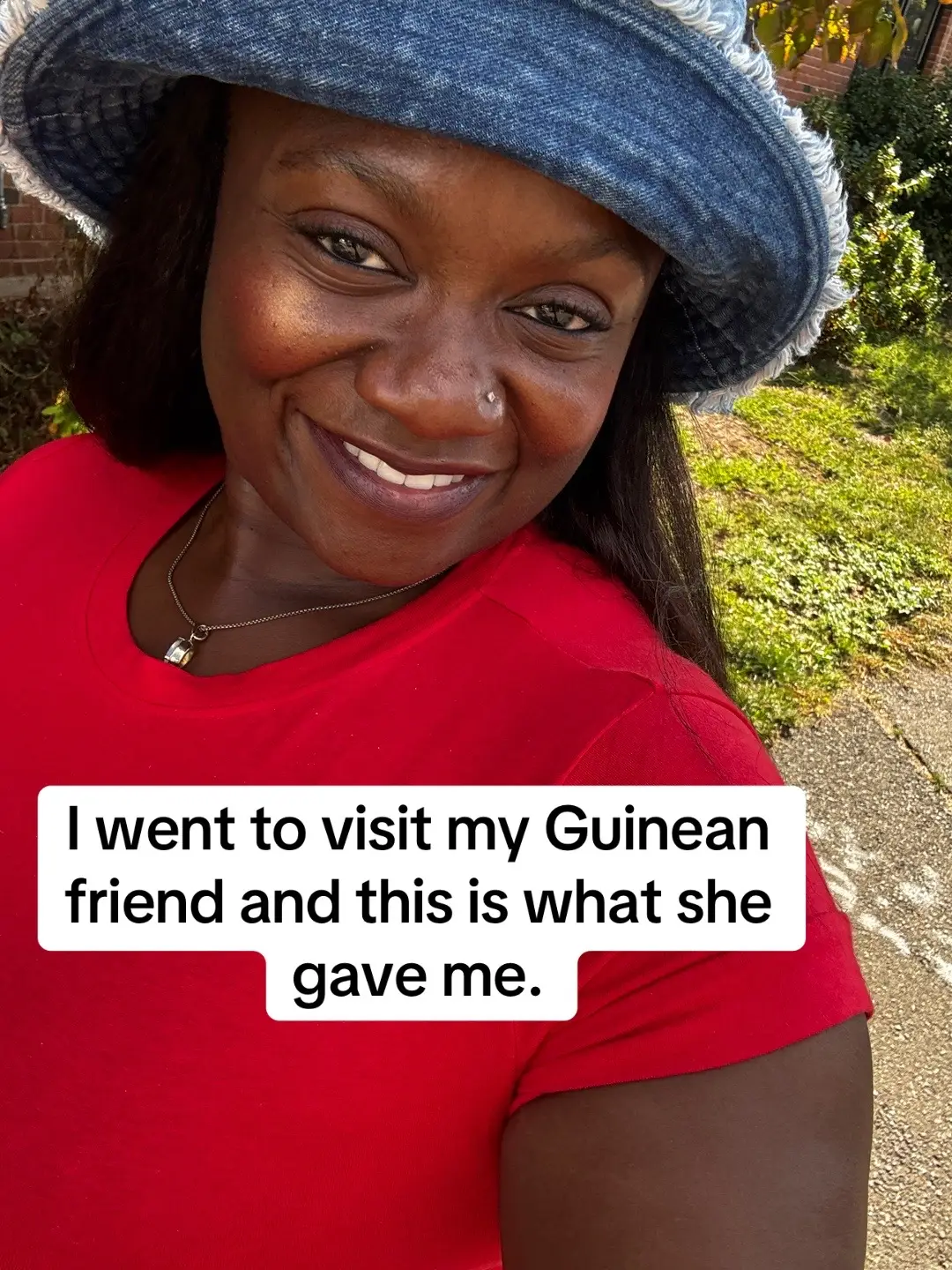 Went to visit my Guinean 🇬🇳 friend and she sent me home with ✨ Hamza ✨ Broken rice ✨ Cassava leaf stew ✨ Maka ✨ Boiled peanuts ✨ That velvet fruit that starts with an 