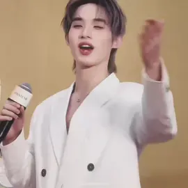 #HONG : is anyone want to teach me how to download cookie ae cus im TIRED of video star on these days  #lyknเป็นวงตลก #hongshihoshi #lykn #unknoooooww @ตี๋โบ๊เบ๊  intro ib: .forgigi