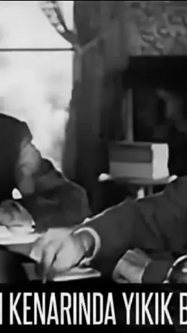Kutluun kenarında düşmanlarla kanlı mücadeleler verirken, Atatürk'ün cesur duruşu ve azmi gözler önüne seriliyor. Savaşların gerçek yüzüyle yüzleşen bu içerikte, tarihimizin önemli anlarına ve liderliğin önemine dair derinlemesine bir bakış sunuluyor. Sadece geçmişe değil, günümüzdeki zorluklara da ışık tutan bu perspektif, izleyen herkesi düşündürmeye davet ediyor. Strateji, cesaret ve kararlılığın birleştiği bu anlatım, tarihi bir yolculukta hüsran ve zafer arasında gidip geliyor. Tarihle iç içe geçmiş bu videoyu kaçırmayın! #Atatürk #Tarih #Savaş #Kahramanlık #Mücadele #TürkTarihi #Kültür #Düşmanlık #Zafer #Strateji #Videoİçeriği #Eğitim #Farkındalık