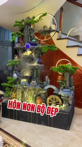 HÒN NON BỘ, THÁC NƯỚC PHONG THUỶ ĐỂ Ở GẦM CẦU THANG, PHÒNG KHÁCH, Kích thước 1m1 x 1m8 hàng nhập khẩu cao cấp… VINAZON TUYỂN ĐẠI LÝ CTV TOÀN QUỐC: Tổng kho phân phối thác nước phong thuỷ, hòn non bộ, Vách tường bong bóng, mục đích sản phẩm là để: Cân Bằng Âm Dương, Trấn Trạch Địa Điền, làm decor, để làm vách ngăn trang trí #tieucanhdepvn✅ #honnonbogiengtroivn✅  #honnonbochonhahangvn✅ #tieucanhgamcauthangvn✅ #tieucanhkhachsanvn✅ 