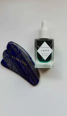 LAPIS SCULPT SET ‼️ @Herbivore Botanicals  It comes with a Limited Edition Bundle Balancing Facial Oil + Lapis Gua Sha (saving $25) 