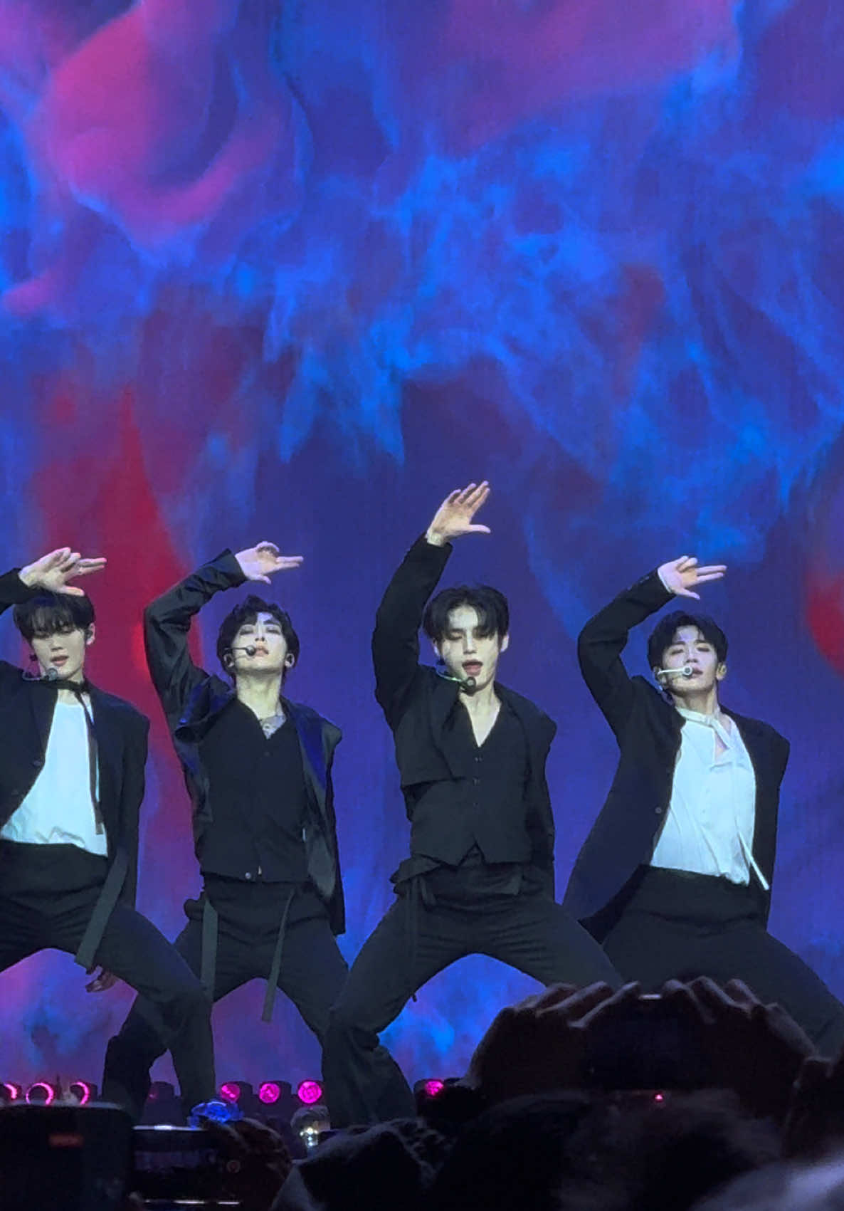 ZB1 - LOVE SHOT 🖤 #musicbanklisbon #zerobaseone #exo #zb1 #kpopfyp 