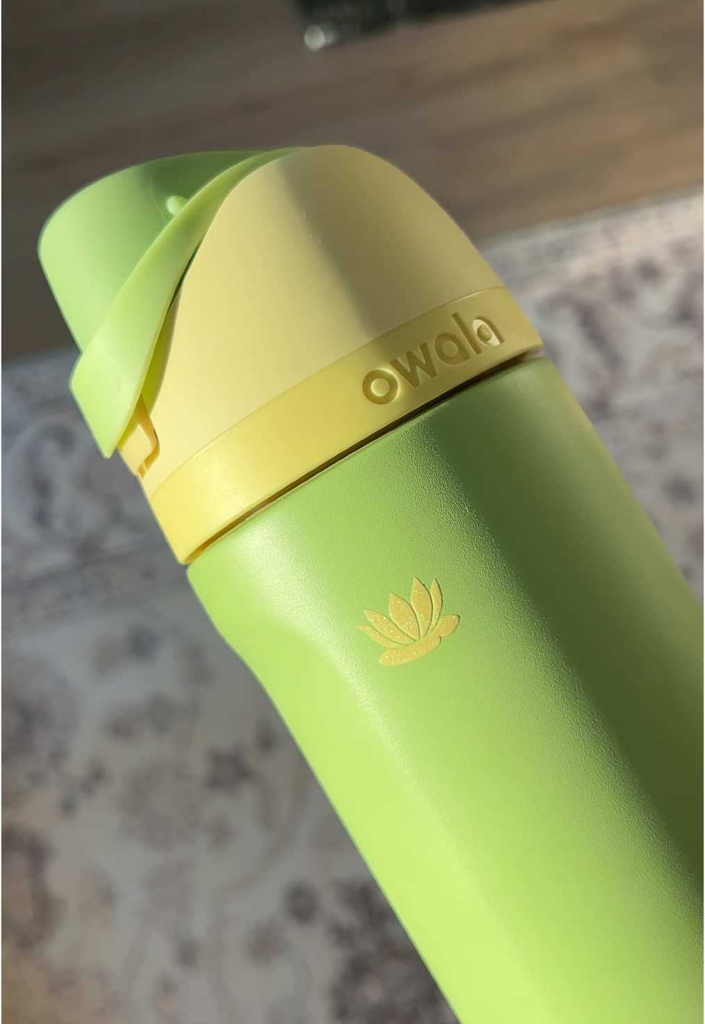 This green is so perfect 💚 #owala #owalawaterbottle #owalaprincess #waterbottle #princesstiana #princessandthefrog #disney #disneyworld