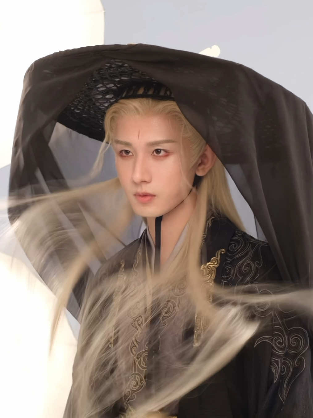 Which one do you like better, Xiao Qiushui or Li Chenzhou? 🤔 🌊 #TheJourneyofLegend is now streaming hot on #tencentvideo  #赴山海 #ChengYi #成毅 