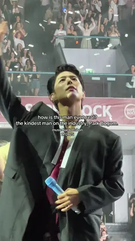 A real prince! 🥹 #parkbogum #bogum #musicbanklisboa #musicbank #kpop