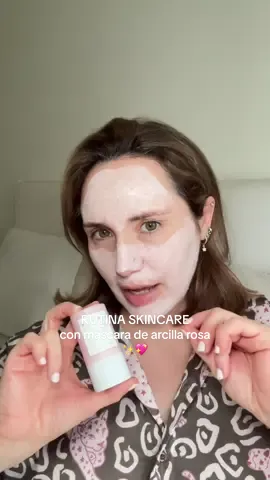 sábado gris y el mejor plan #spaencasa con rutina coreana completita ☁️✨ y maratón de harry potter 😌⚡️ Ustedes vieron el glow divino que me queda en la piel?  #claymask #skin1004 #skincarecoreano #mascarilla @SKIN1004 US 