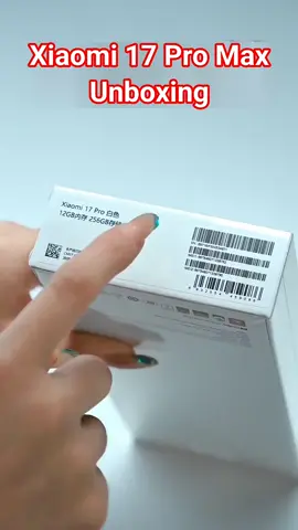 I've got my hands on the Xiaomi 17 Pro Max, and the amazing rear screen is so practical! #xiaomi17promax 