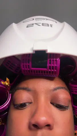 Going back to the basics with this Roller set! I haven’t done one before so pray for me y’all lol 