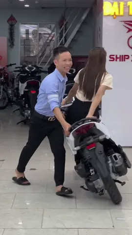 Vario màu trắng chạy là sẽ thắng cho mấy bà nè#vario #quynhem #rewiew 