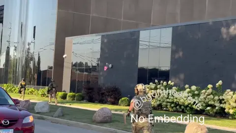 BREAKING: Border Patrol agents arrest a man after a foot chase near the Broadview ICE facility #viral #fyp #maga #fyppppppppppppppppppppppp 