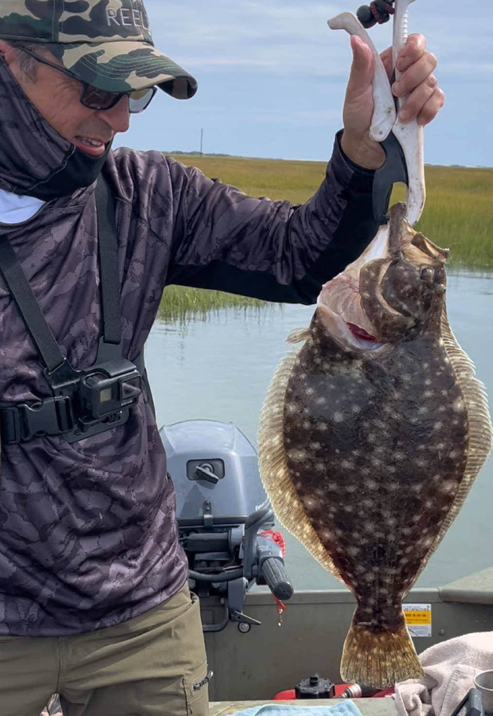 BIGGEST FLOUNDER SHE EVER SEEN #fishing 