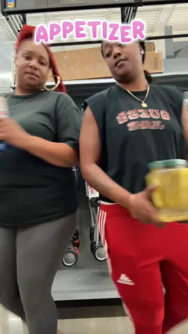 Bre don’t understand ion wanna be in the kitchen 😩😂 #fyp #neekandbre #funnyvideos #couplestrend #couplesoftiktok 