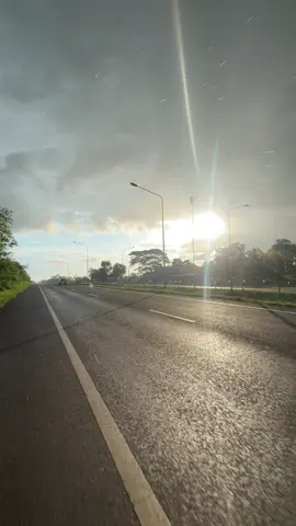 ฝนตกแดดออก#ท้องฟ้า #วิวบ้านนอก🍃 #ฟีด #ฝนตก 