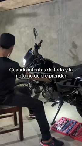 justo hoy sábado no quiere prender 😔 #moto #bro #humor  #taller 