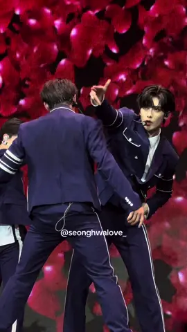 Mosquito noises, mubank Lisbon version 🤣 For the people commenting stupid stuff… this is a joke of course… this is not them really singing they did really good irl! I just loved b2p and I was not expecting seeing zb1 perform this song on musicbank 😜 @ZEROBASEONE  #zb1 #zerobaseone #killtheromeozb1 #제로베이스원 #boys2planet @brú @cris @Velvet @mrciavv @Neuza ♡ @Barbara Sousa @Patricia Vieira @Nessi 