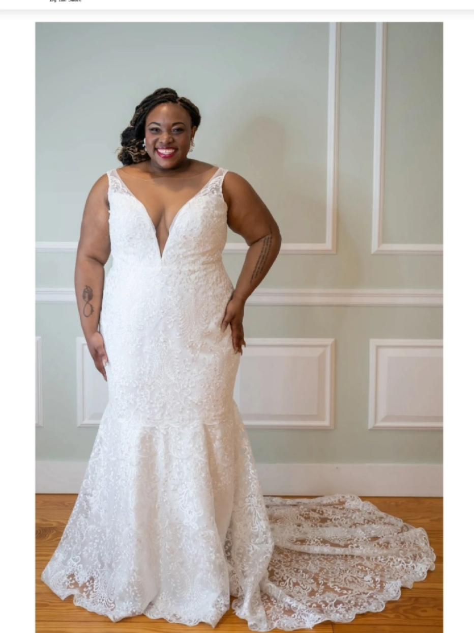 💍✨ Plus-size brides, this one’s for YOU! ✨ I’m walking down the aisle of representation as a proud plus-size Black model, proving that beauty, elegance & luxury have no size limit. So much love to @thewhitedressbytheshore for allowing me to be seen and welcomed in this space & more importantly for carrying plus-size gowns we can actually try on in-store 🙌🏾 and to designers like @studiolevana  @justinalexander & @watters who create stunning gowns intentionally designed for our curves— not just resized. Let’s keep making space at the bridal table for every body, every shade, every love story 🤎 #PlusSizeBridal #RepresentationMatters #BlackBrideMagic @prettypearbride @alysiacolestyling @propelmodels
