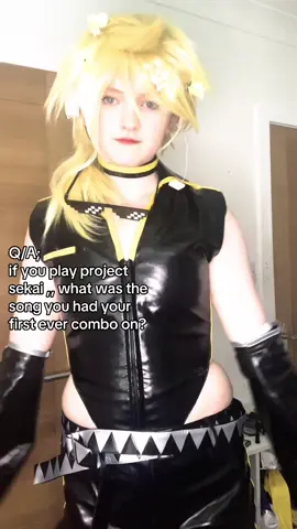 : wow! yes yes! punkish len comeback! . . . . tags: #lenkagamine #kagaminelencosplay #vocaloid  @🪷Kira @niko !! 🥞🎈 | #1 honami fan @★Hannah★ @Ame💕(#1 Otis fan ) @Zane ᶻ 𝘇 𐰁 [🍓🍌] 
