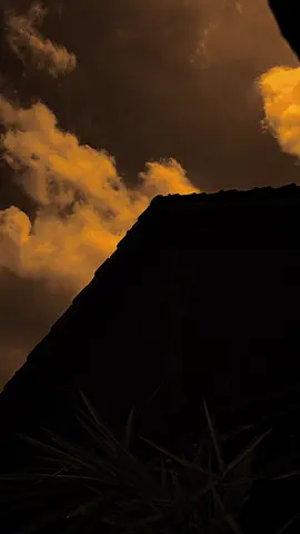 :ليس كل جميل يحتاج إلى الوصول إليه؛ فبعض الأشياء يُستمتع بها عن بُعد. تبقى السماء مهيبة، حتى وإن تأملناها بصمت ```Tak semua indah harus digapai, ada yang cukup dinikmati dari kejauhan. Langit tetap megah, meski hanya kita pandang dalam diam``` #arabicsong #langitaesthetic #pfypシ #quotesaesthetic #quoteislam 