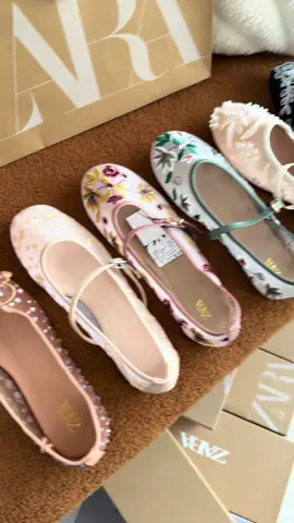 🩰 Chic & comfy Zara flats for just ₱880  better snag them before they’re gone 🥹