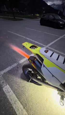 Crazy, 450 Husky…. Thanks to @pkb.performance for the software!🔥 #450cc #husquarna #flames #crazy #fmf