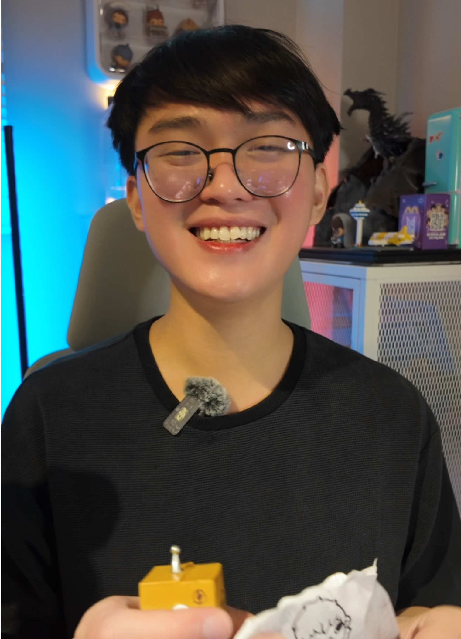 part 8: filmed this after my live last night, also too lazy to edit 😝 so here goes nothing #hirono #ynboxing #asian #cute #popmart 