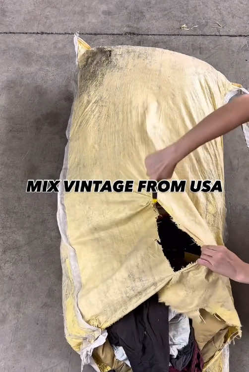 #vintagestore #vintagethrift #thriftstorefinds #thriftshop #balithriftshop #vintageharley #vintagechicagobulis #thriftbali #vintagemambo #vintageshop #thrifted #vintage #streetwear #vintagestreetwear 