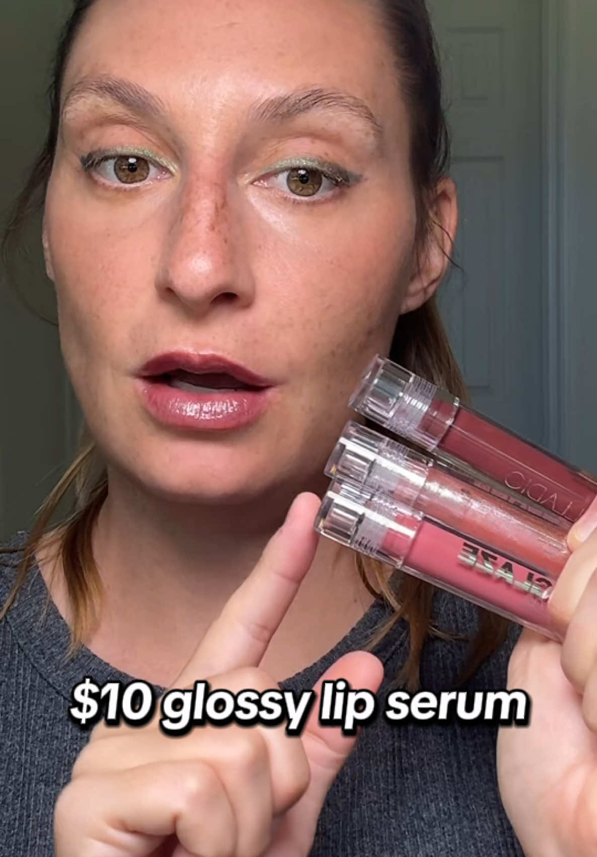 A new fall launch from @Palladio Beauty - $10 glossy lip serums. These are super cool because they’re somehow both thin and also plush??? Which is a hard balance to strike #newmakeup #lipcombo 
