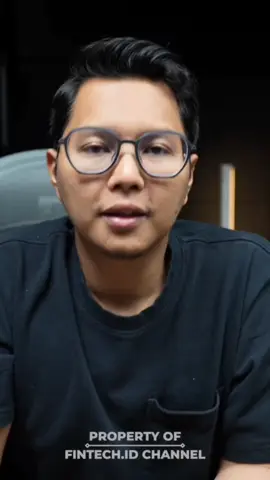 Taktik Jitu Hadapi DC Shopee! Tanya ID Card, Sertifikasi, dan Surat Penagihan! =============== ​Ketika ada DC datang, Anda wajib menanyakan: ​ID Card / Tanda Pengenal: Untuk memastikan identitas mereka. ​Sertifikasi  Debt Collector: Bukti bahwa mereka adalah DC yang terlatih dan resmi. ​Surat Tugas/Surat Penagihan: Bukti dari perusahaan pinjol (dalam hal ini Shopee) yang menugaskan mereka. Disclaimer ​Penting: Informasi ini didasarkan pada pengalaman pribadi dan interpretasi terhadap aturan yang pernah disampaikan oleh Otoritas Jasa Keuangan (OJK) mengenai etika penagihan Debt Collector. ​Video ini bertujuan untuk memberikan edukasi mengenai hak dan kewajiban debitur (peminjam) serta tata cara penagihan yang legal sesuai regulasi yang berlaku di Indonesia. ​Kami tidak menganjurkan untuk tidak membayar utang yang sah. Selalu prioritaskan penyelesaian kewajiban finansial Anda secara bertanggung jawab. Jika Anda menghadapi kesulitan, segera komunikasikan dengan pihak pemberi pinjaman. ​Selalu konfirmasi informasi mengenai aturan penagihan dan DC dengan sumber resmi seperti OJK. Gunakan tips ini sebagai upaya untuk memastikan proses penagihan berjalan secara profesional, beretika, dan legal. #trending #solusi #foryoupage #fyp #edukasi 