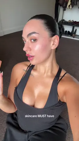 the most perfect final step for no makeup days !!  #skincare #glowingskin #productreview #skincareroutine #beauty 