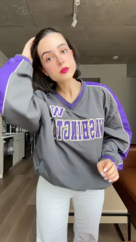 💜🤍 #CollegeFootball #gamedayoutfit #uw 