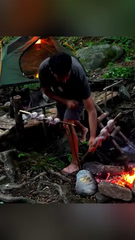 Build a house in the forest solo #bushcraft #build #survival #camping #viral 