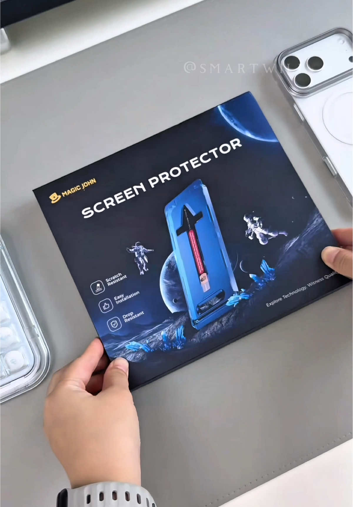 Not only does it protect your phone, but it also keeps your screen private so nobody can sneak a peek. #ScreenProtector #Privacy #TemperedGlass #iphone17 