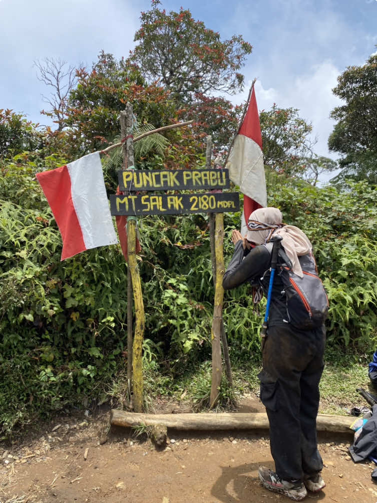 salak full emot “🙏🏻” #salakmountain #salakviaajisaka #2180mdpl #pendakigunung #pendakifomo 