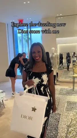 Explore the luxurious new Christian Dior store on Rodeo Drive with me! From exquisite jewelry to stunning handbags, this store is a fashion lover's paradise. ✨👜 #Dior #BeverlyHills #LuxuryShopping #StoreOpening #TikTokFashion