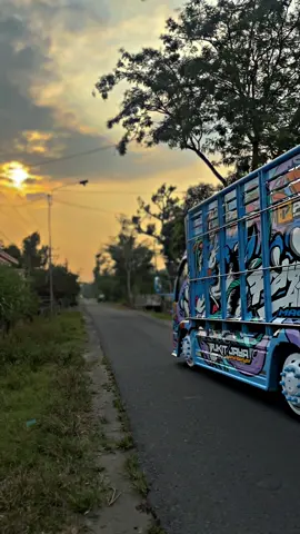 yang asli yang ada macannya🐅 @FAUSI ARDANT LAGI @joyce_knf @Macan Madura #macanmadura #trukmaniaindonesia #elfmodifikasi #fyppppppppppppppppppppppp #foryoupage 