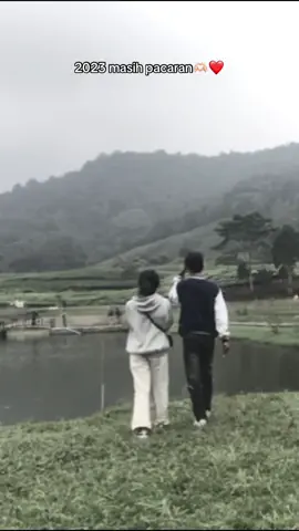 Telaga saat jadi saksi dalam perjalanan cinta kita berdua,dulu kesini masih masa pacaran dan sekarang kita kembali lagi ketempat yg sama dan masih dengan orang yg sama,dan sekarang kita sudah berkeluarga dan mempunyai buah hati yg sangat lucu dan menggemaskan,kembali ketempat ini rasanya dejavu seperti dulu🥹🤍#telagasaatpuncak#dejavu #fyppppppppppppppppppppppp 