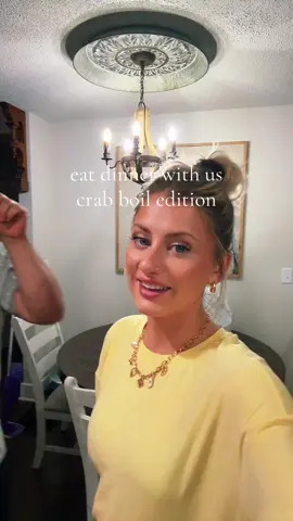First time ever doing a crab boil! #crabboil #seafoodboil #mukbang #marriedlife #wivesoftiktok 