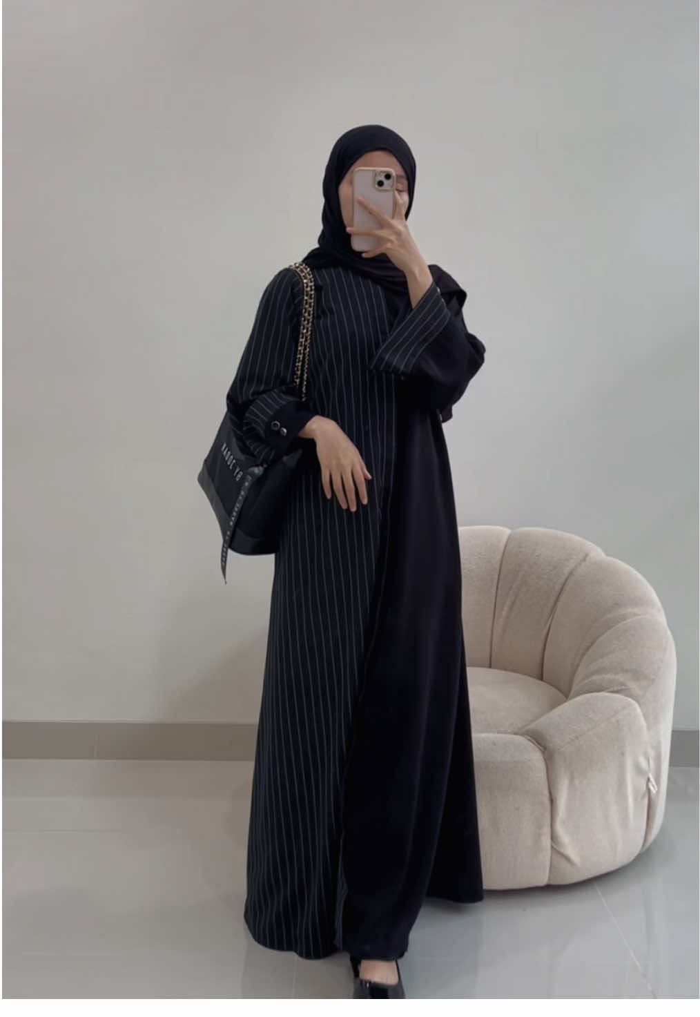 Perpaduan motif salur yg cantik 🖤 #outfit #muslimah #abaya 