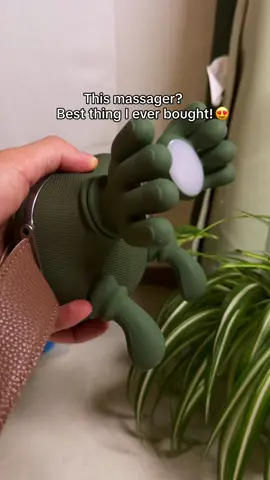 ✨It’s like having my own masseuse at home! 🤩 #massagemachine #backpain #relax #massager 