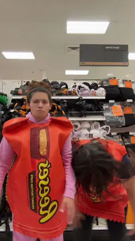 Reese‘s puffs #reeses #reesespuffs #reesespuffseatemeatemupeatemup #izzyandmary 