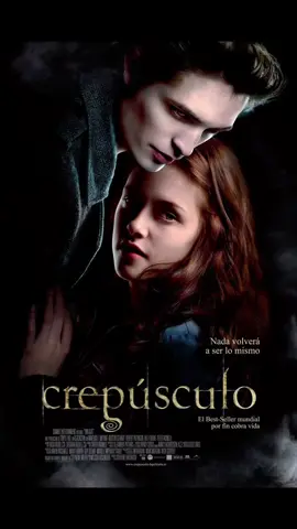 Parte 1  Filme : Crespúsculo  Sinopse : A estudante Bella Swan conhece Edward Cullen, um belo mas misterioso adolescente. Edward é um vampiro, cuja família não bebe sangue, e Bella, longe de ficar assustada, se envolve em um romance perigoso com sua alma gêmea imortal. #Halloween #🎃 #Halloween #crepúsculo #vampire 
