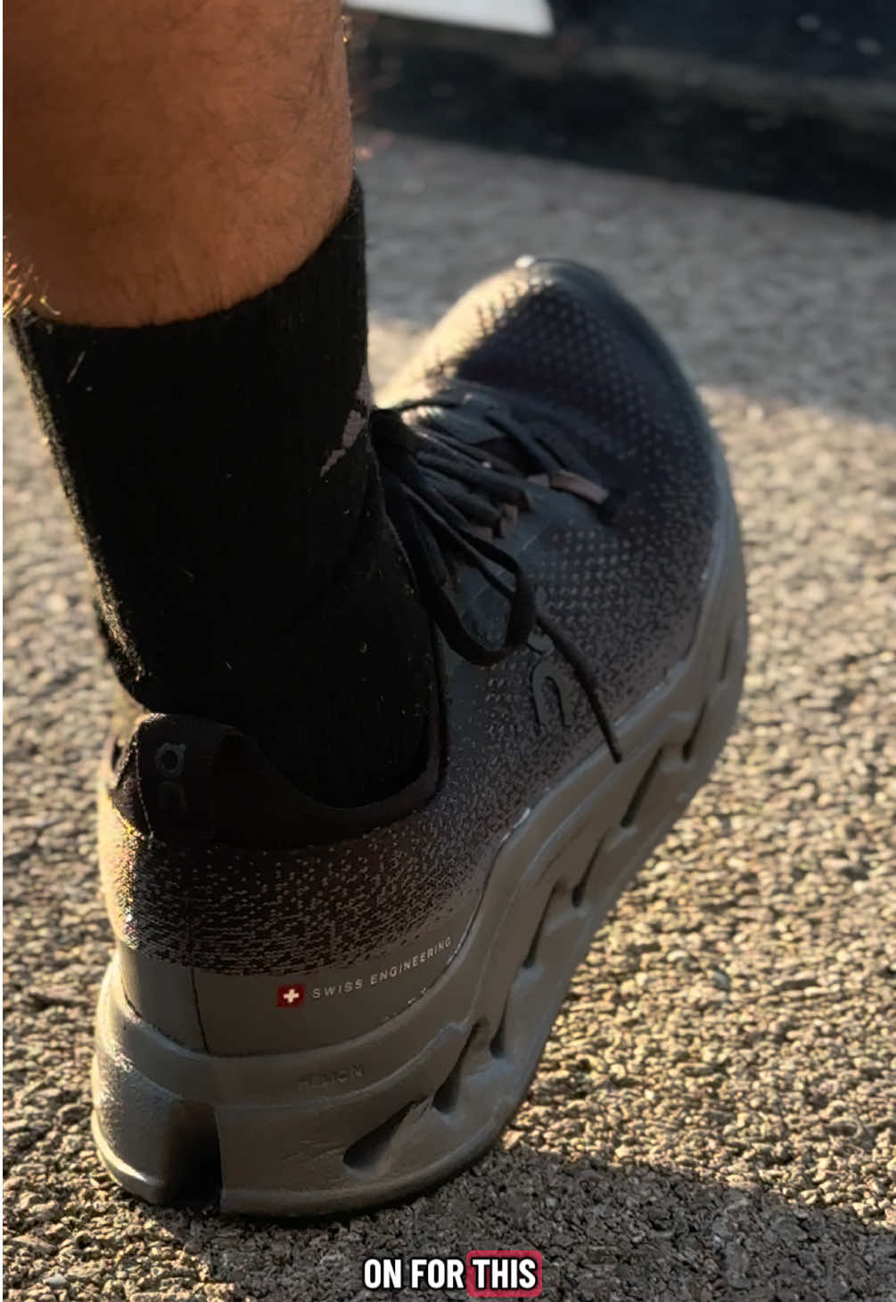 STOP scrolling 🚨 @Fleet Feet Lexington & @On hooked me up with the NEW Cloudsurfer Max 👟🔥 Long runs, daily miles, street style these do it ALL. Would you run in these? 