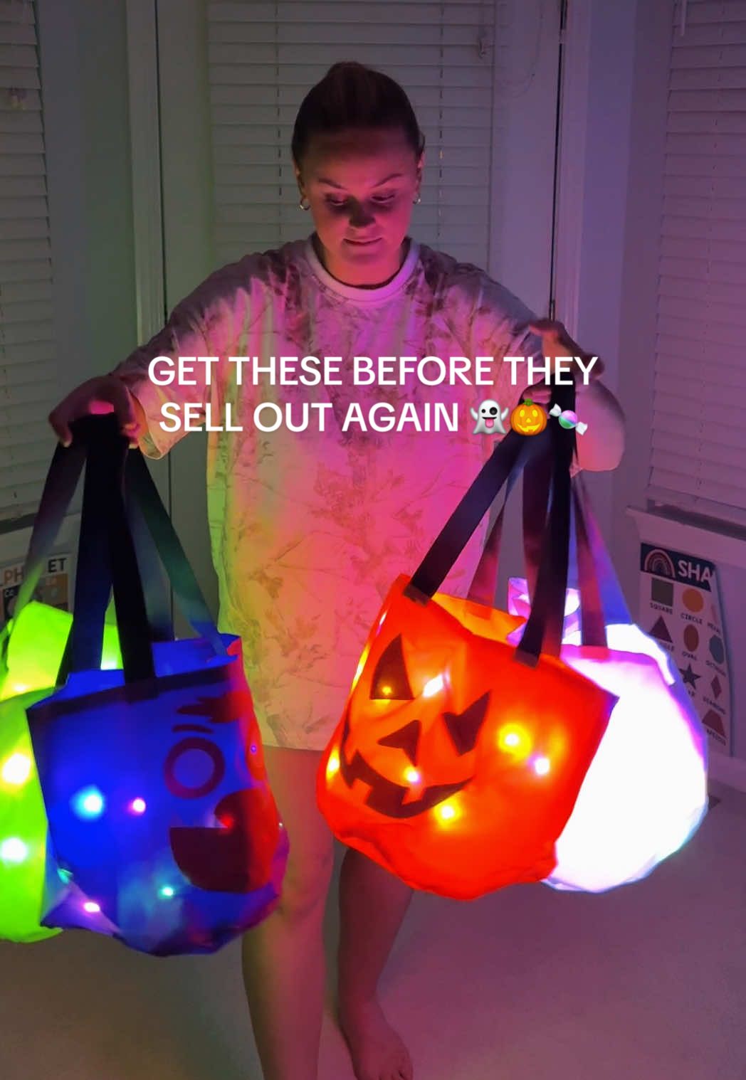 OMG I WISH I HAD THESE AS A KID 😍 Can’t wait to use them this year 🎃🍬👻 #tiktokshopfinds #candybucket #trickortreat #tiktokshopviral #halloweenforkids 