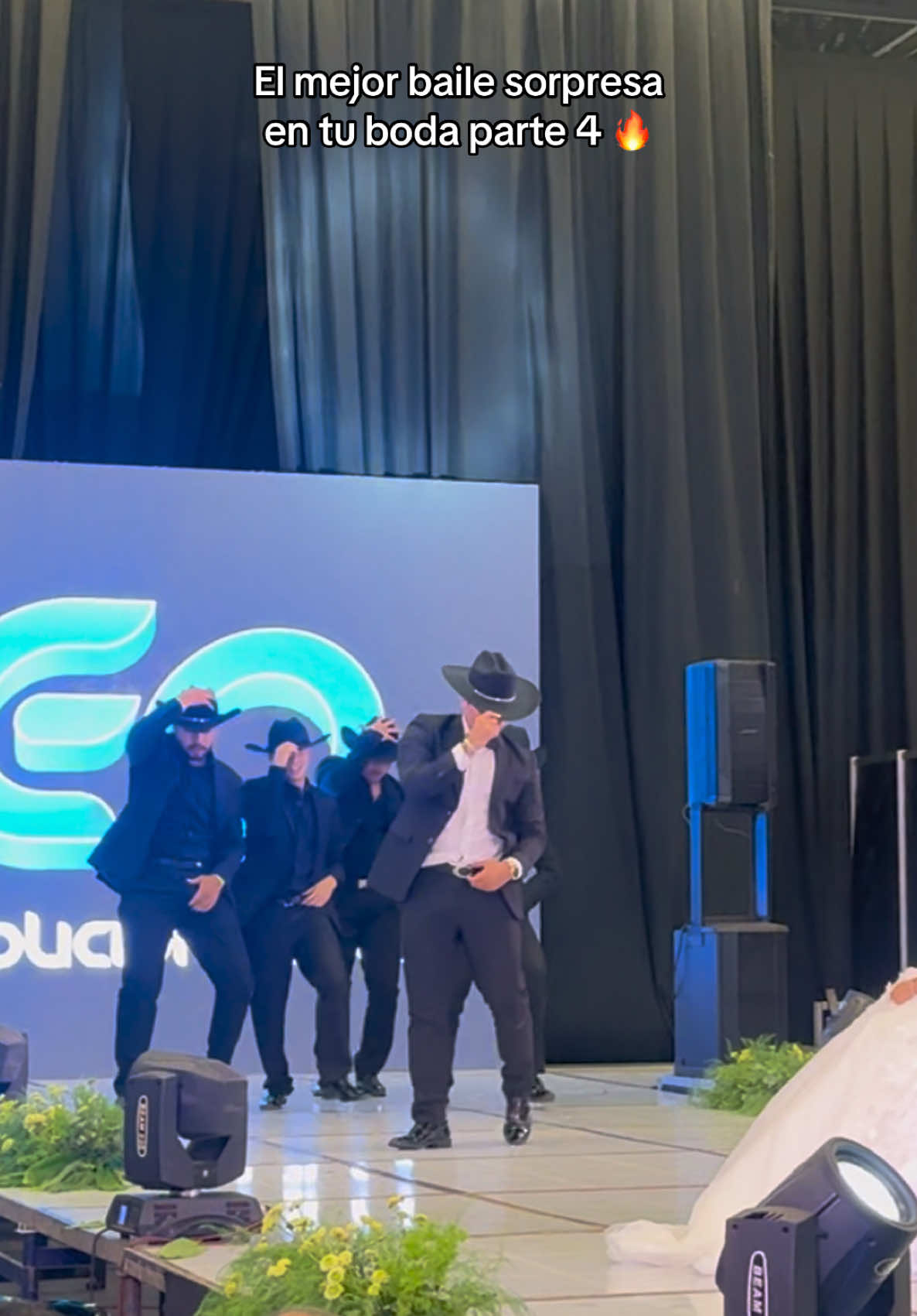 Respuesta a @⚡️•Lindsy•⚡️ vaqueros? 🙊 Los mejores vals y bailes sorpresas para tu boda con nosotros 🫶🏽 33-34-55-91-25 Información. #boda #bailesorpresaboda #explicididance #dance  Dc:@bryan.ruvalcabaa  